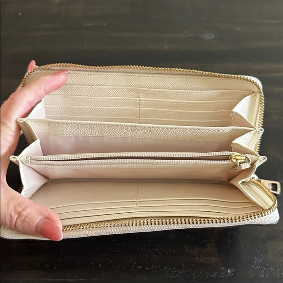 Coach Wallets - Picture 13 of 16